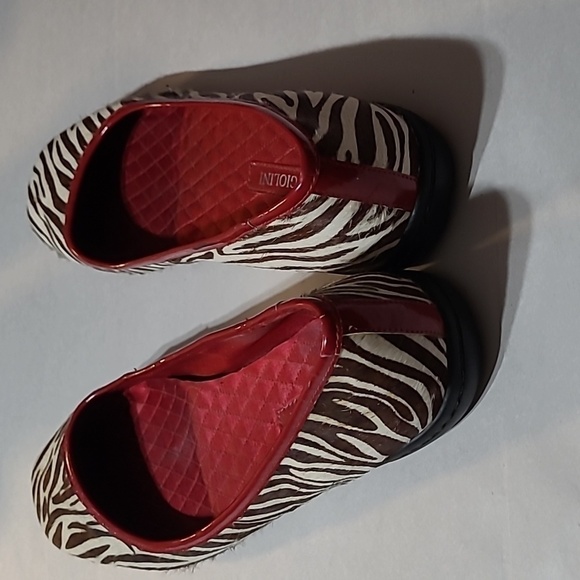 Women's Enzo Angiolini Cow Hide Flats - Picture 3 of 10